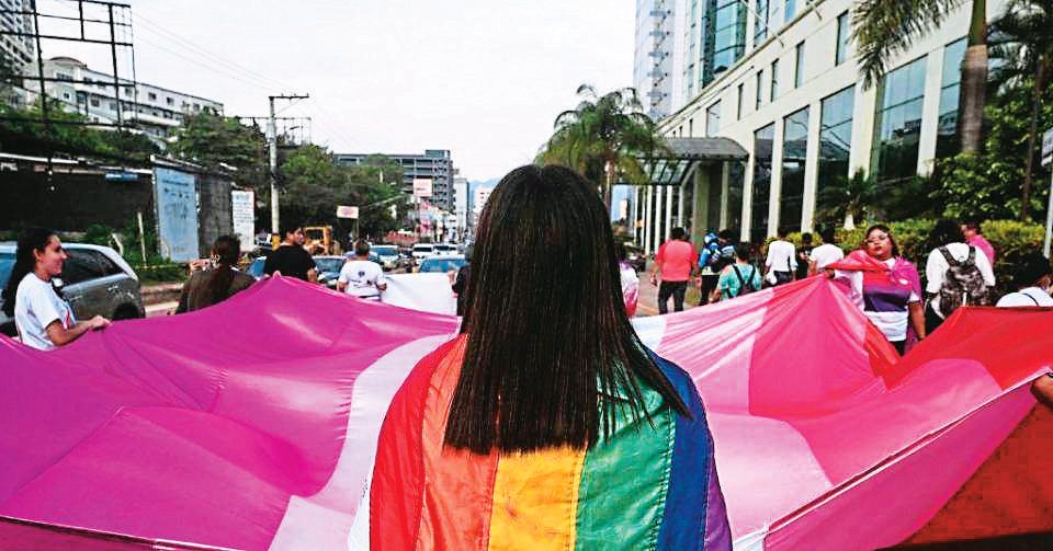 Maestros rechazan el matrimonio igualitario