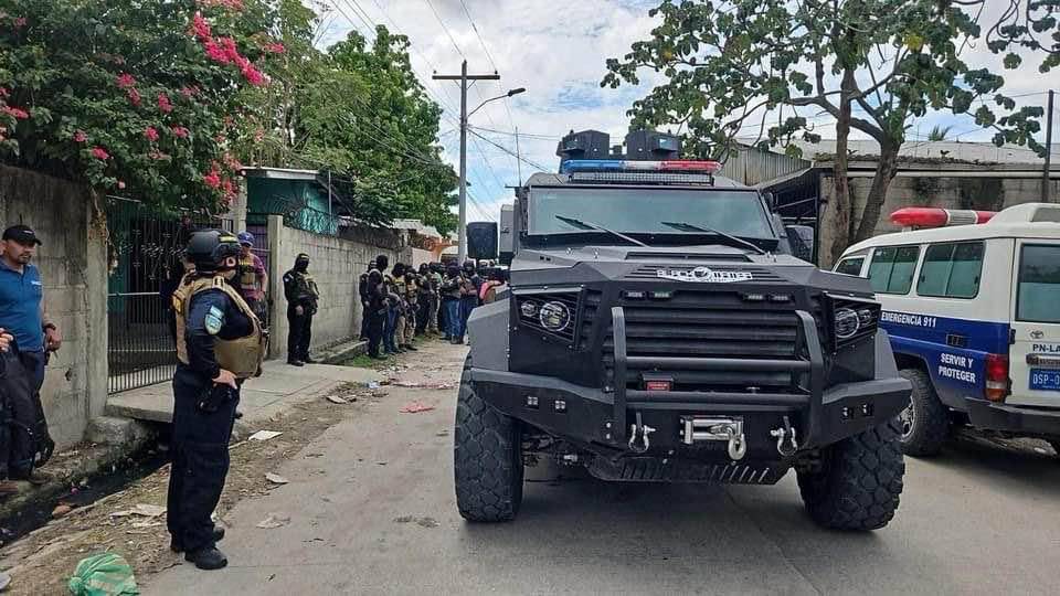 Para llegar hasta la zona del narcolaboratorio la Policía usó los Black Mamba Sandcat.