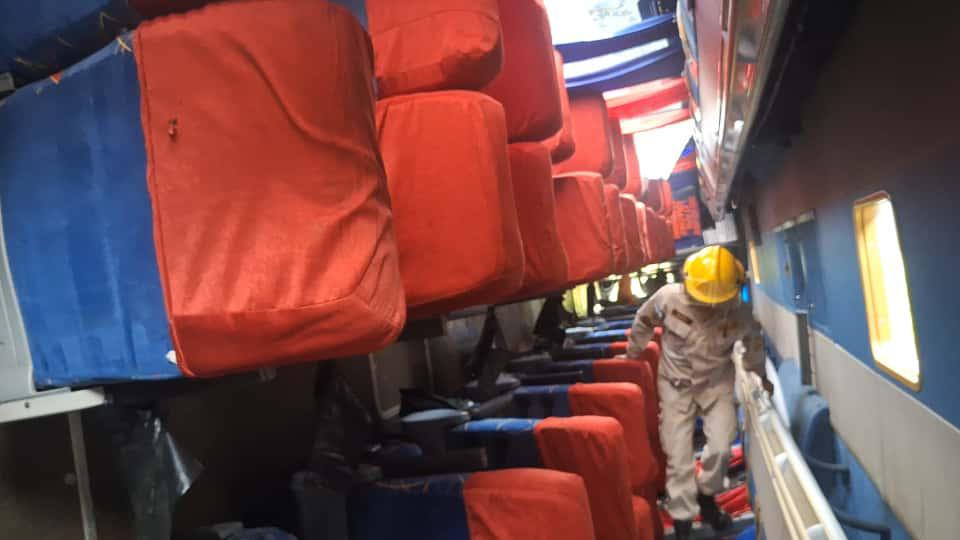 Varios heridos tras accidente de bus y mototaxi en Atlántida