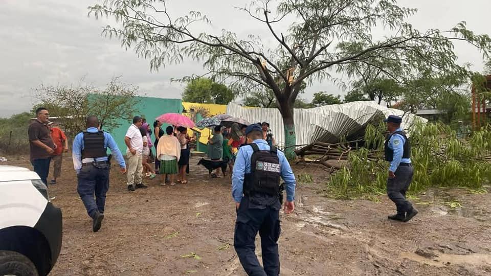 Se derrumba escuela en Comayagua con alumnos en su interior