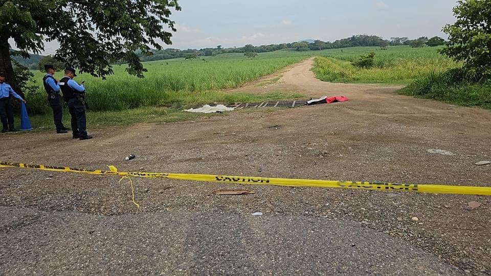 La Policía Nacional acordonó la escena del crimen para realizar las primeras investigaciones.