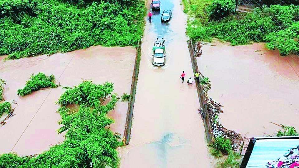 Aldeas sin paso y evacuaciones deja Julia en el litoral
