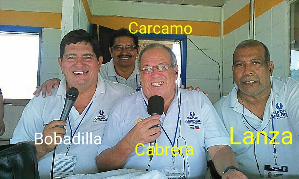 Arnulfo Bobadilla, Pepe Cárcamo, Henry Marvin Cabrera y Alfredo Lanza, en una transmisión de Radio América.