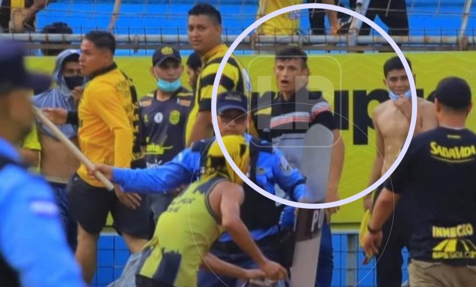 Tras el final del juego, aficionados del Real España invadieron el terreno de juego y armaron un caos en el césped del estadio Olímpico. El individuo fue uno de los que bajó de las graderías y estuvo en el zafarrancho.