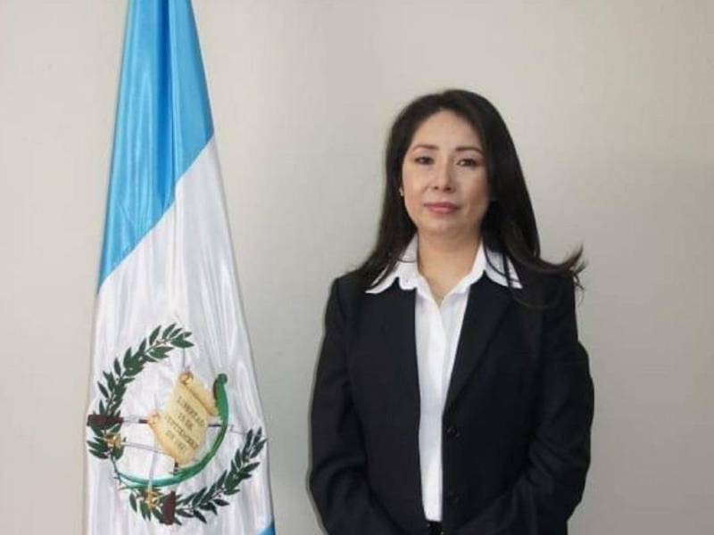 Erika Aifán Dávila, galardonada en 2021 por Estados Unidos por su lucha contra la corrupción y la impunidad, renunció a su cargo y salió al exilio por “presiones y amenazas” contra su labor.