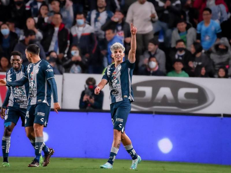 El lateral Kevin Álvarez celebrando su gol.