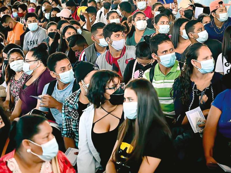 CUIDADOS. Seguir protegiéndose del covid usando mascarilla reducirá la posibilidad de contraer covid.