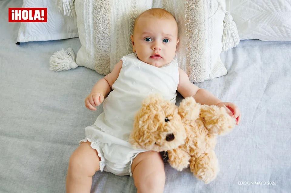 ¡Qué belleza! Michelle Renaud posa por primera vez con sus tres hijos