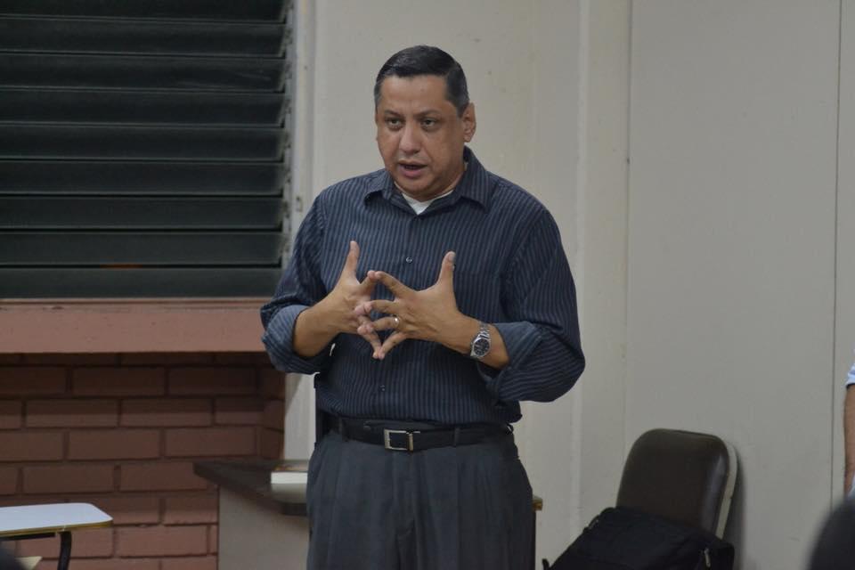 René Orlando Gavarrete, docente de Periodismo que trasciende por su gran labor