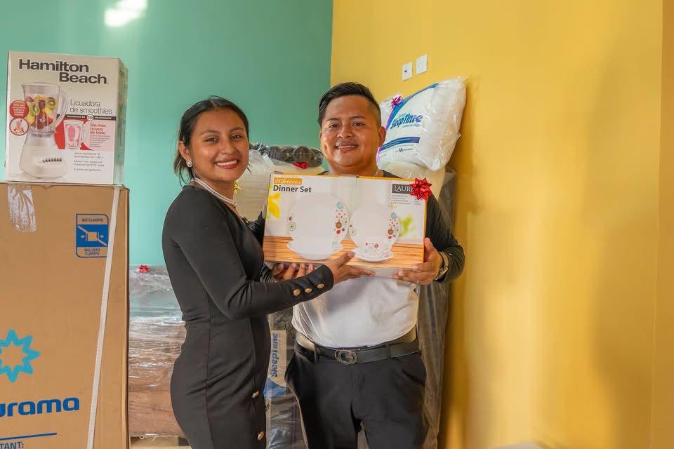 “La casa es hermosa y tiene jardín”: lágrimas y agradecimiento en entrega de casa rifada en Bodas de Caná