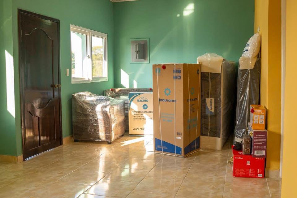 “La casa es hermosa y tiene jardín”: lágrimas y agradecimiento en entrega de casa rifada en Bodas de Caná