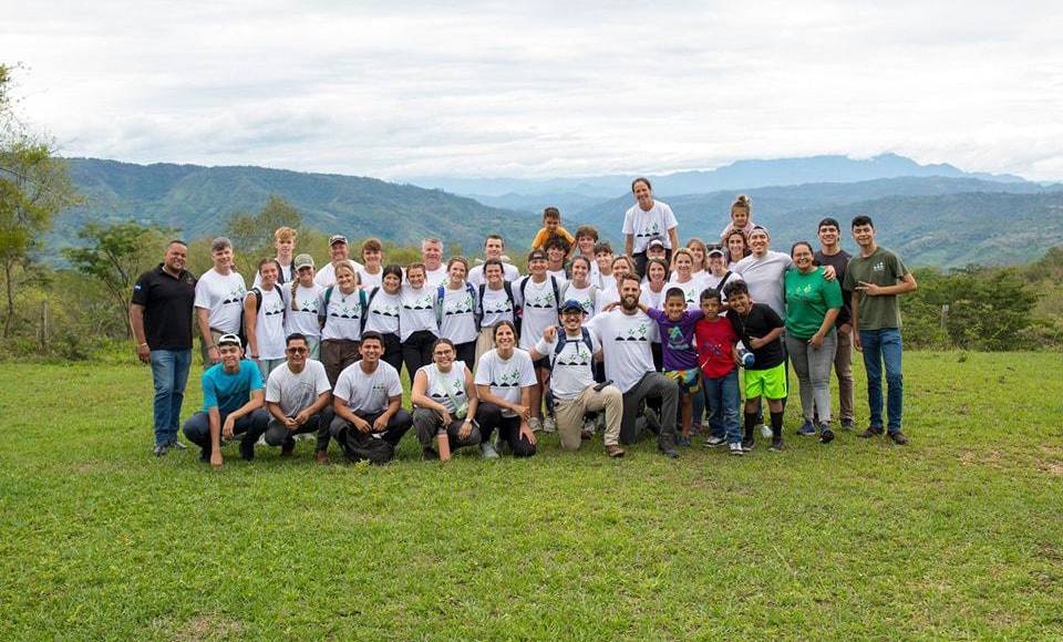 Se trata de Humanity and Hope (H&amp;H), una organización sin fines de lucro que nació en 2010 en la “Perla del Ulúa” a iniciativa de Riley Fuller, un estadounidense que junto con su hermano Jordan, copresidente de la fundación, buscan llevar desarrollo sostenible a las zonas rurales de Honduras.