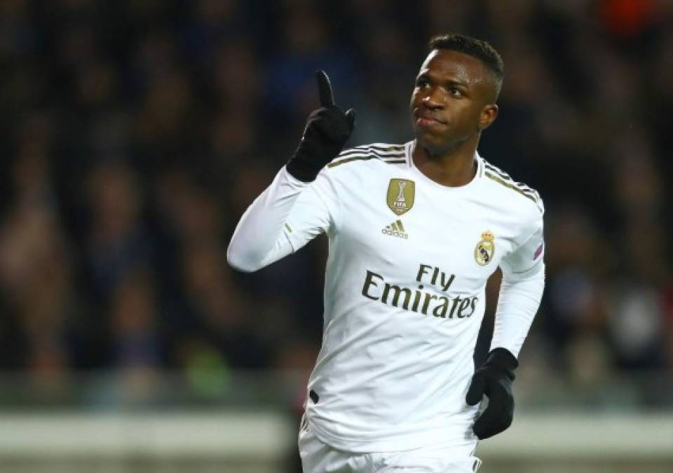 El PSG está al acecho de nuevo por Vinicius. La salida del brasileño del Real Madrid coge fuerza al no contar para Zidane, como quedo demostrado en el partido ante Manchester City en el que ni siquiera salió a calentar. Según el diario Marca, el París Saint Germain está preguntando por 'Vini' al que ya sondearon hace unos meses y que en caso de que saliera Mbappé o Neymar, podría hacer que se la rifen por él.