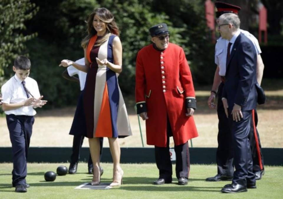 Los cónyuges de los líderes se reunieron mientras el presidente de Estados Unidos y la primera ministra británica sostenían una reunión bilateral en el campo inglés en Chequers.