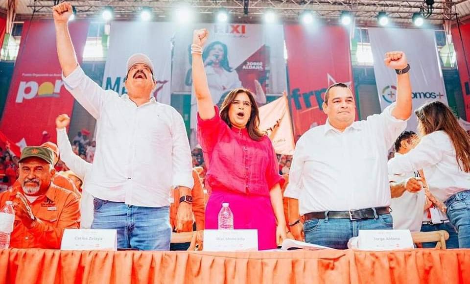 El edil hizo pública su precandidatura en una convención política junto a la precandidata presidencial, Rixi Moncada, desde el Nacional de Ingenieros Coliseum en Tegucigalpa, la capital de Honduras.