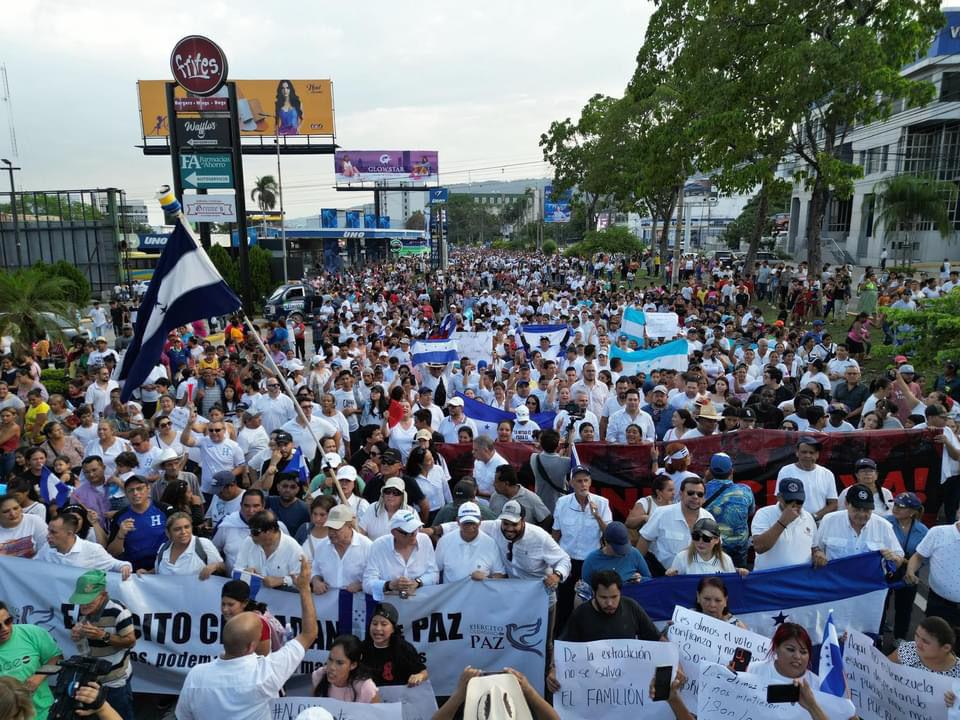 Opositores marchan en San Pedro Sula y exigen la Cicih