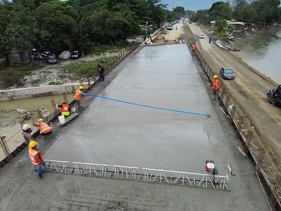 Funden losa del puente que conduce a Jucutuma