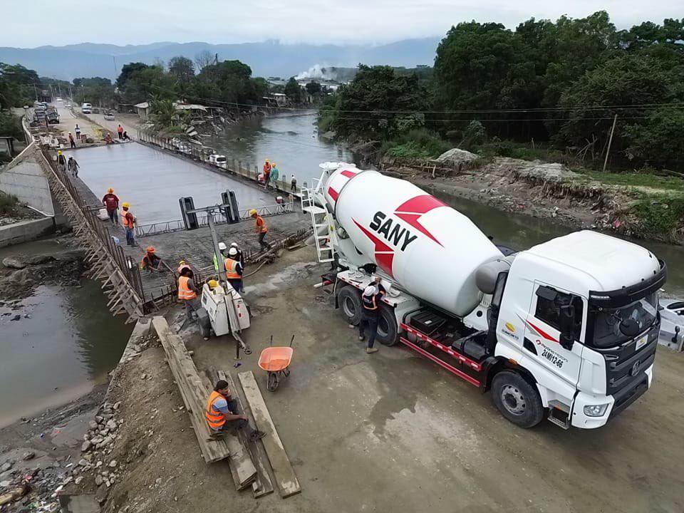 Funden losa del puente que conduce a Jucutuma