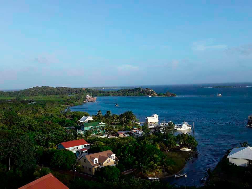 El turismo en Guanaja sigue activo a pesar del incendio