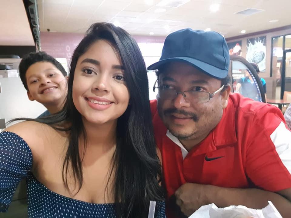 Etny Uyoa había perdido a su madre; ahora a su padre y a su segunda mamá