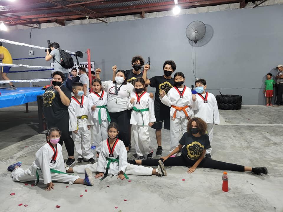 Grupo de alumnos de las clases de taekwondo.