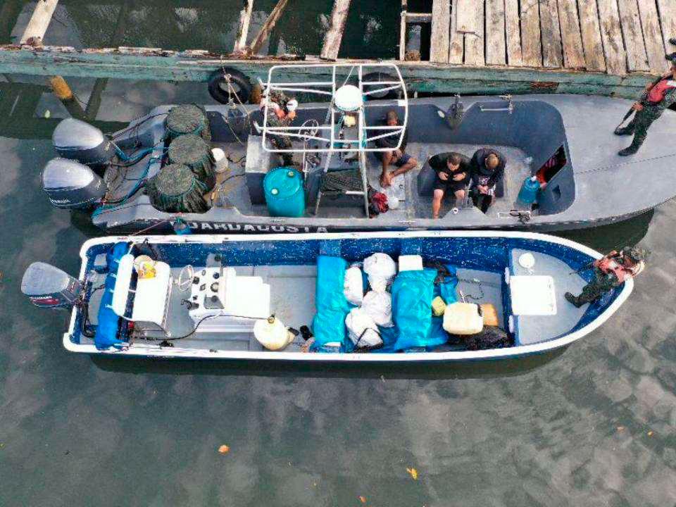 Les caen 11 años de cárcel por trasladar 93 kilos de cocaína en una lancha