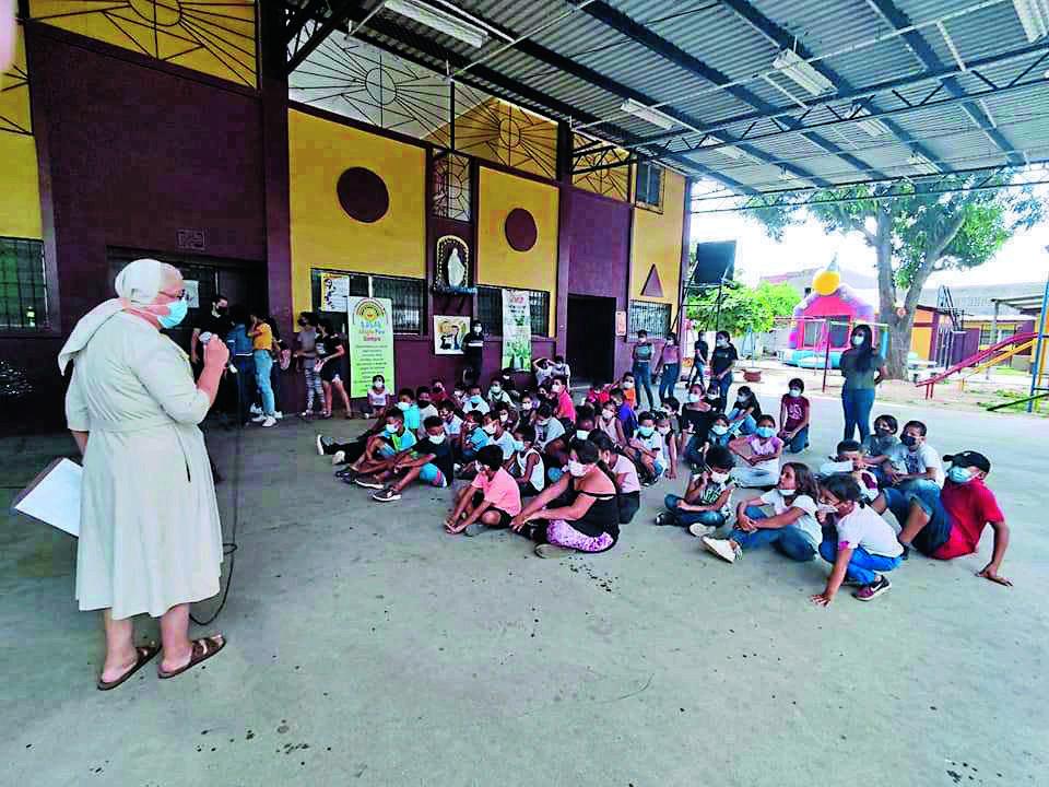 Amigos Para Siempre, un programa que previene las drogas y la violencia