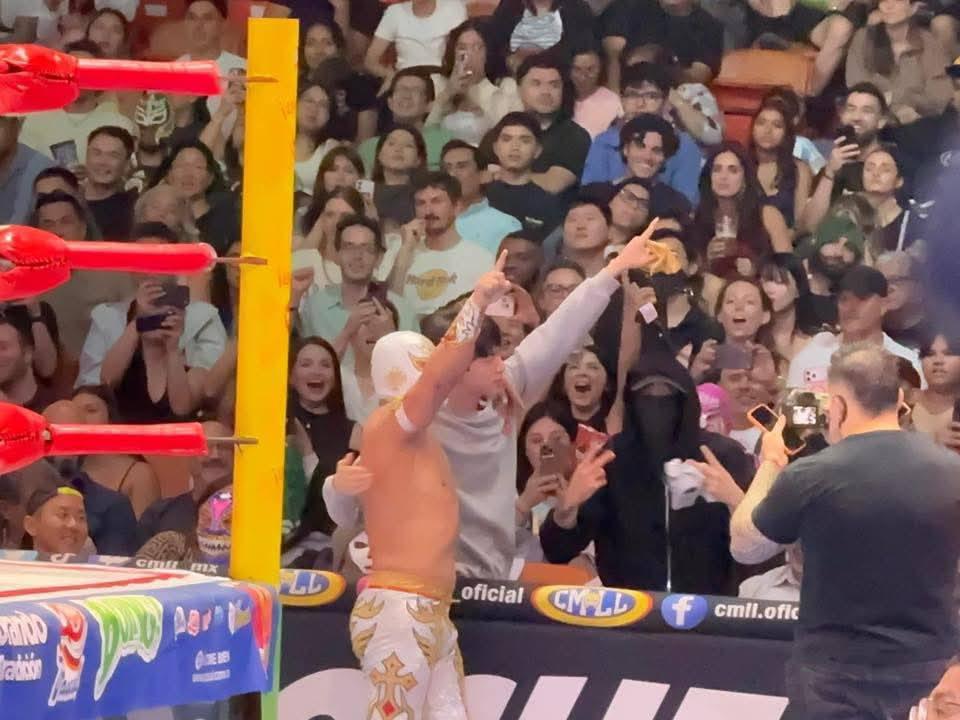 Así disfrutó BTS de la lucha libre mexicana en CDMX
