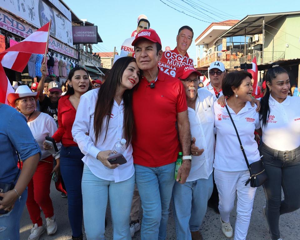 Nasralla e Iroshka presumen lujoso Cibertruck: ¡Qué clase de presidente tendremos, top!