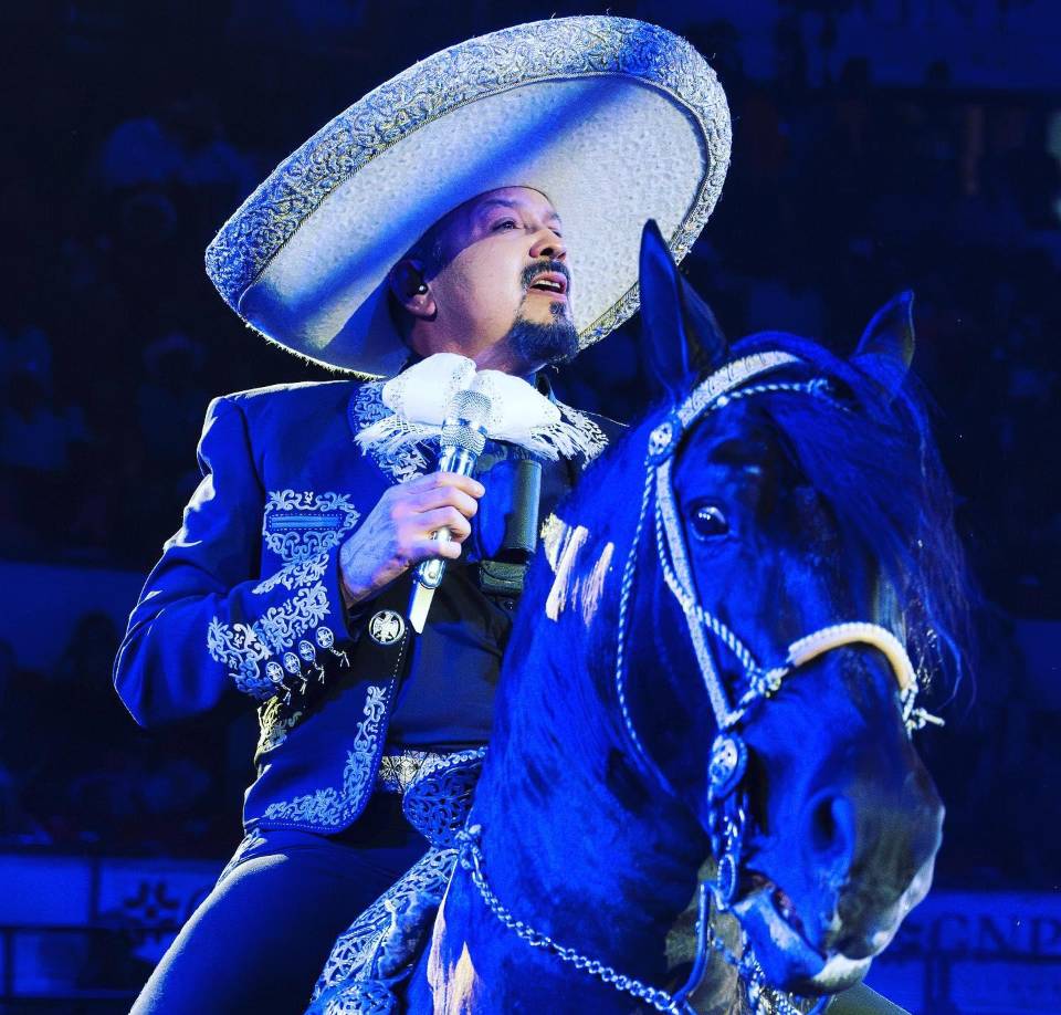 “Me gusta la charrería antes de que fuera cantante, primero fui charro y luego cantante (...) conformar a varios equipos con el nombre de ‘El Soyate’, y ahora con el de ‘Los Tres Potrillos’, vamos a ver qué vamos a hacer”, aseguró el famoso en una charla al respecto con NTV+.
