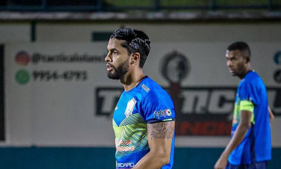 También destaca la presencia de Nelson Muñoz de los Potros del Olancho FC en la zona de la defensa.