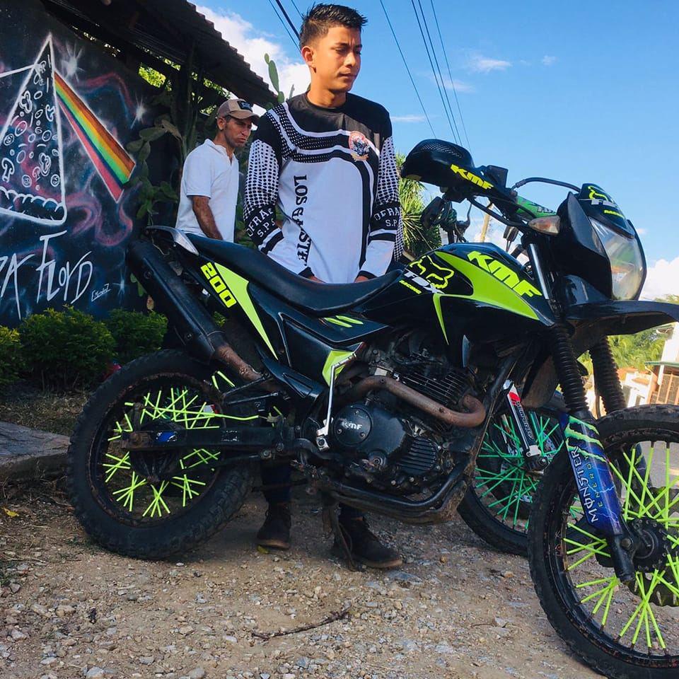 Identifican al motociclista fallecido frente al Agas; era biker reconocido