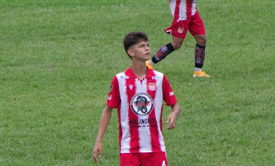La tarde de este martes dos sujetos a bardo de una motocicleta llegaron hasta Jowell Barber Shop de la colonia Bella Vista y comenzaron a disparar.