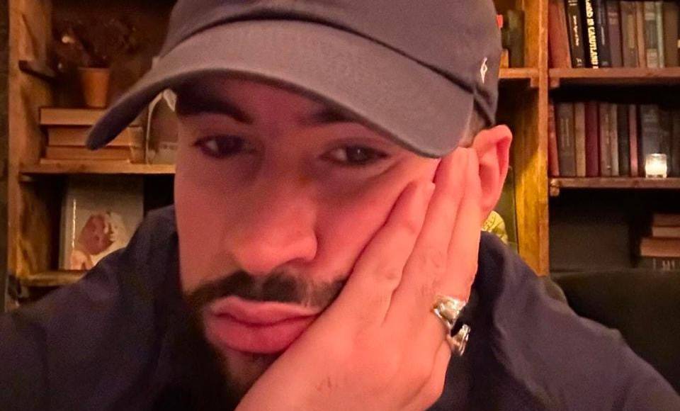 Sus primeros pasos en el deporte, como ente de consideración, no fueron precisamente de la mano de Rimas Sports, la cual fundó junto a su representante Noah Assad y Miranda en abril del año pasado, sino que su pionera aventura fue en su natal Puerto Rico al convertirse en copropietario del equipo de baloncesto Cangrejeros de Santurce.