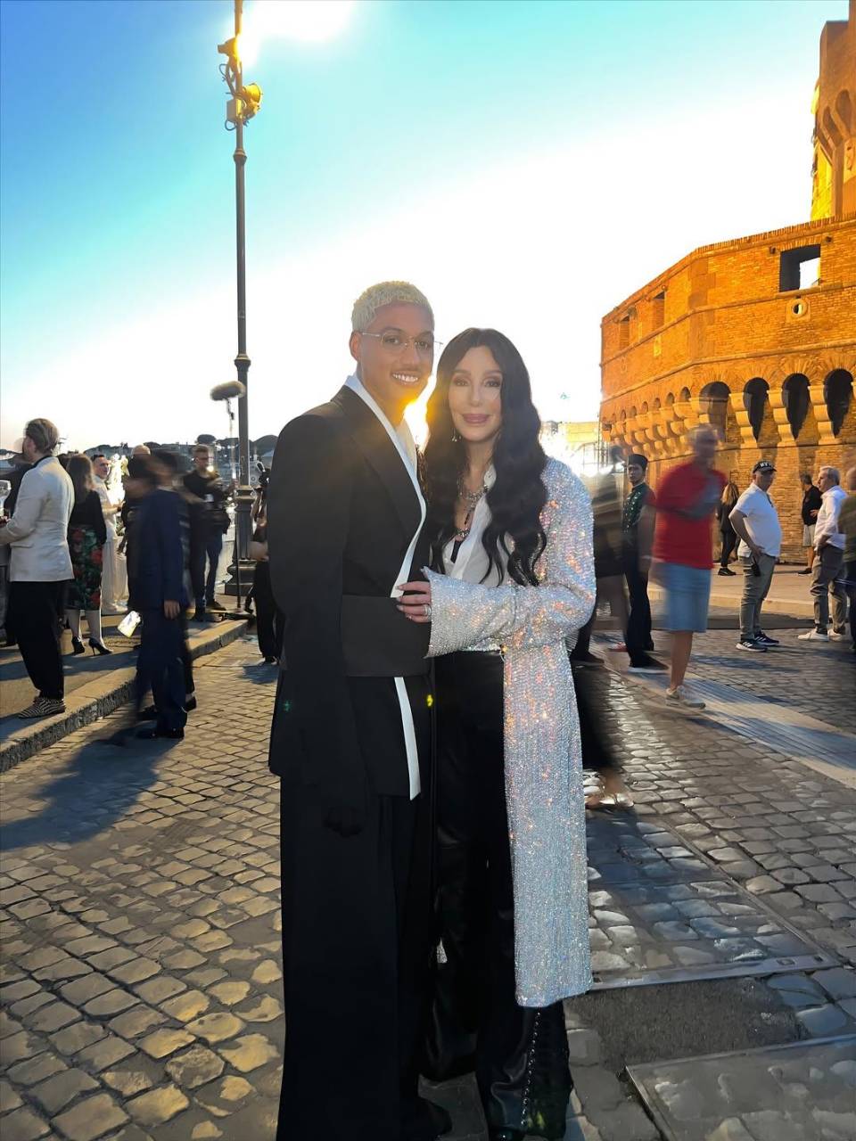 Alexander “AE” Edwards es pareja de Cher desde 2022 y siempre la acompaña en todos sus eventos.