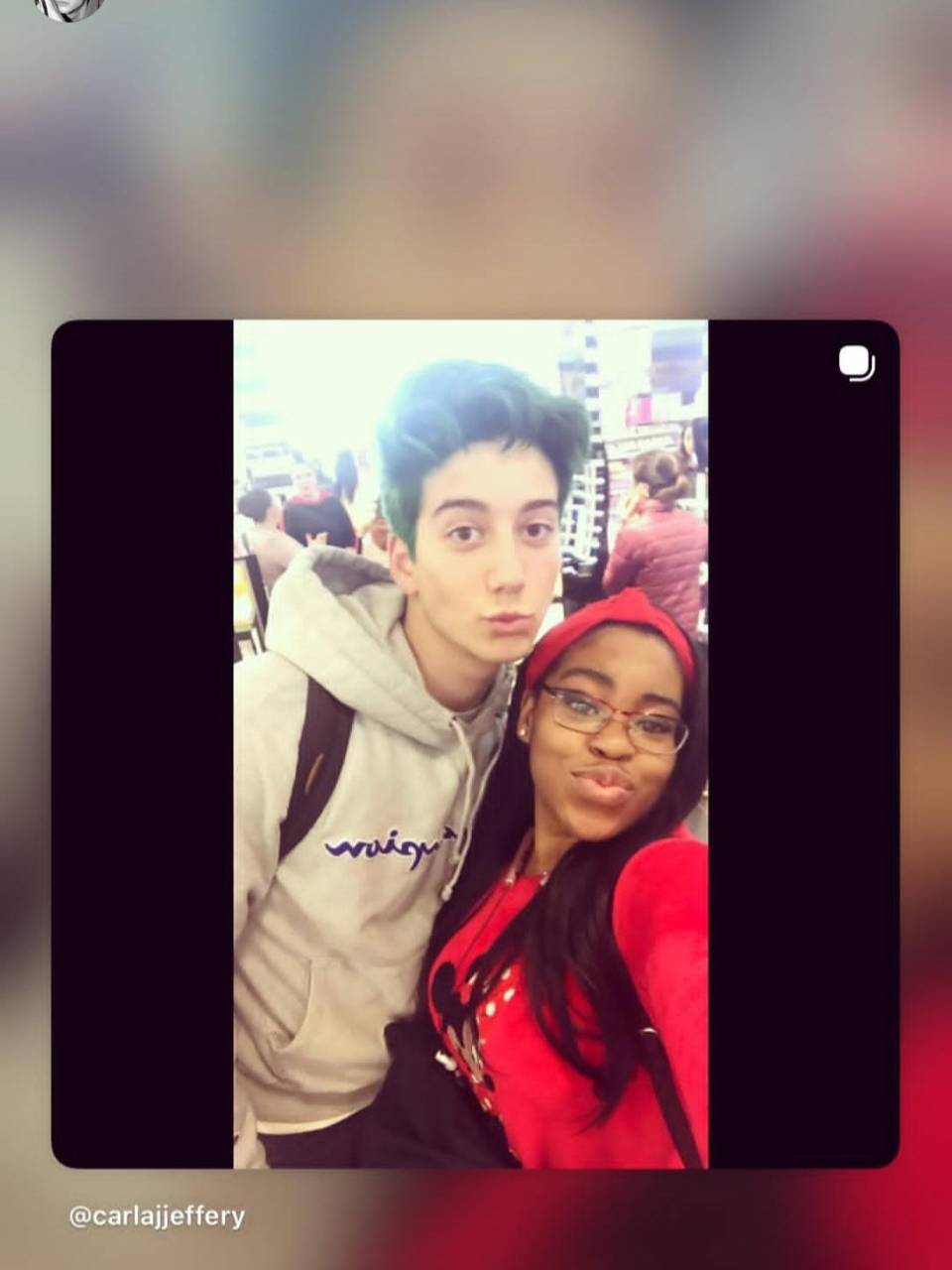 “Te quiero, Carlaboo, la persona más dulce, amable y cariñosa”, escribió Milo Manheim con un carrusel de fotos y videos que compartió en sus historias de Instagram con Carla Jeffery.