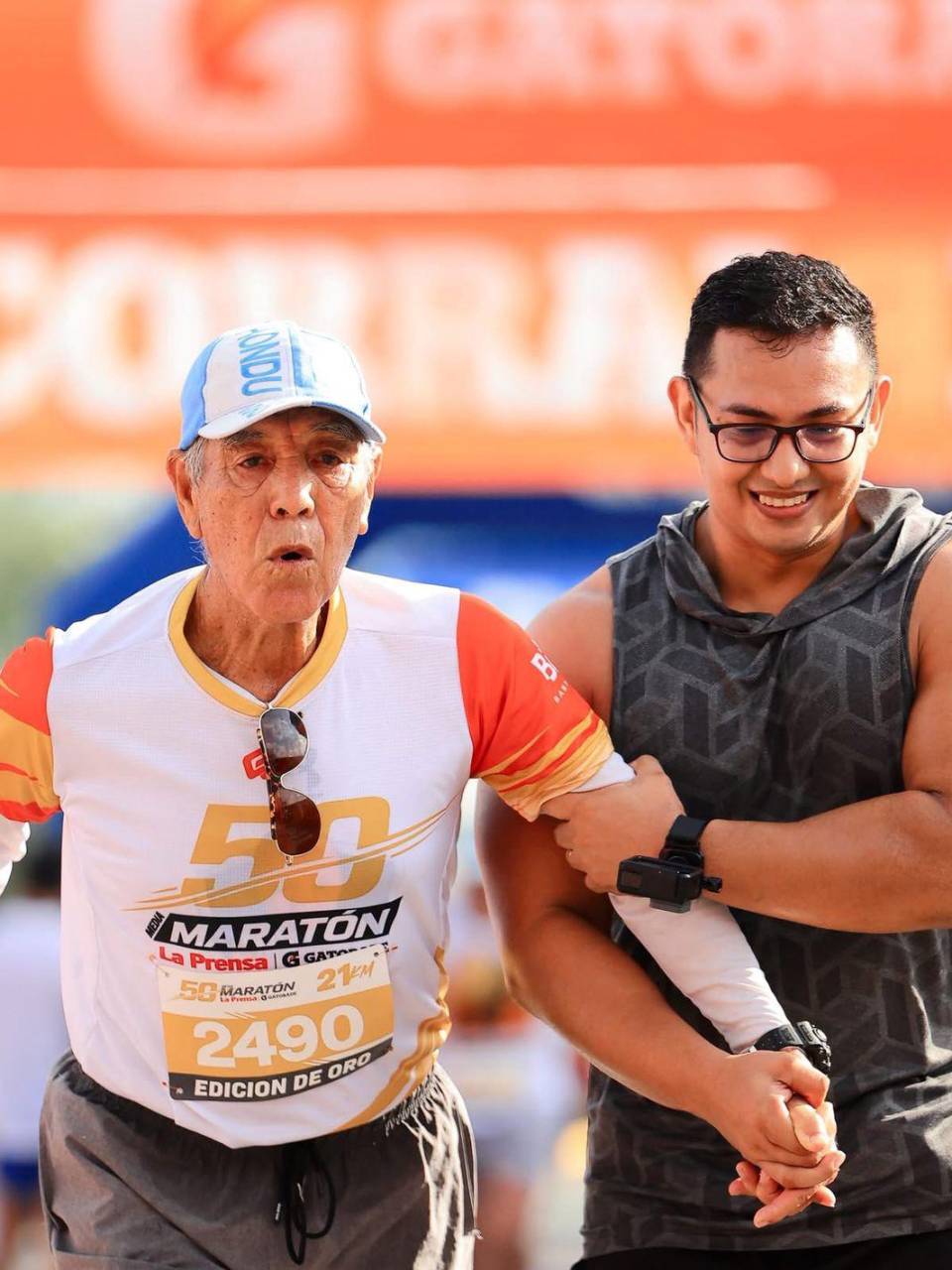 Atleta de la tercera edad participando en la 50 edición de la Maratón LA PRENSA.