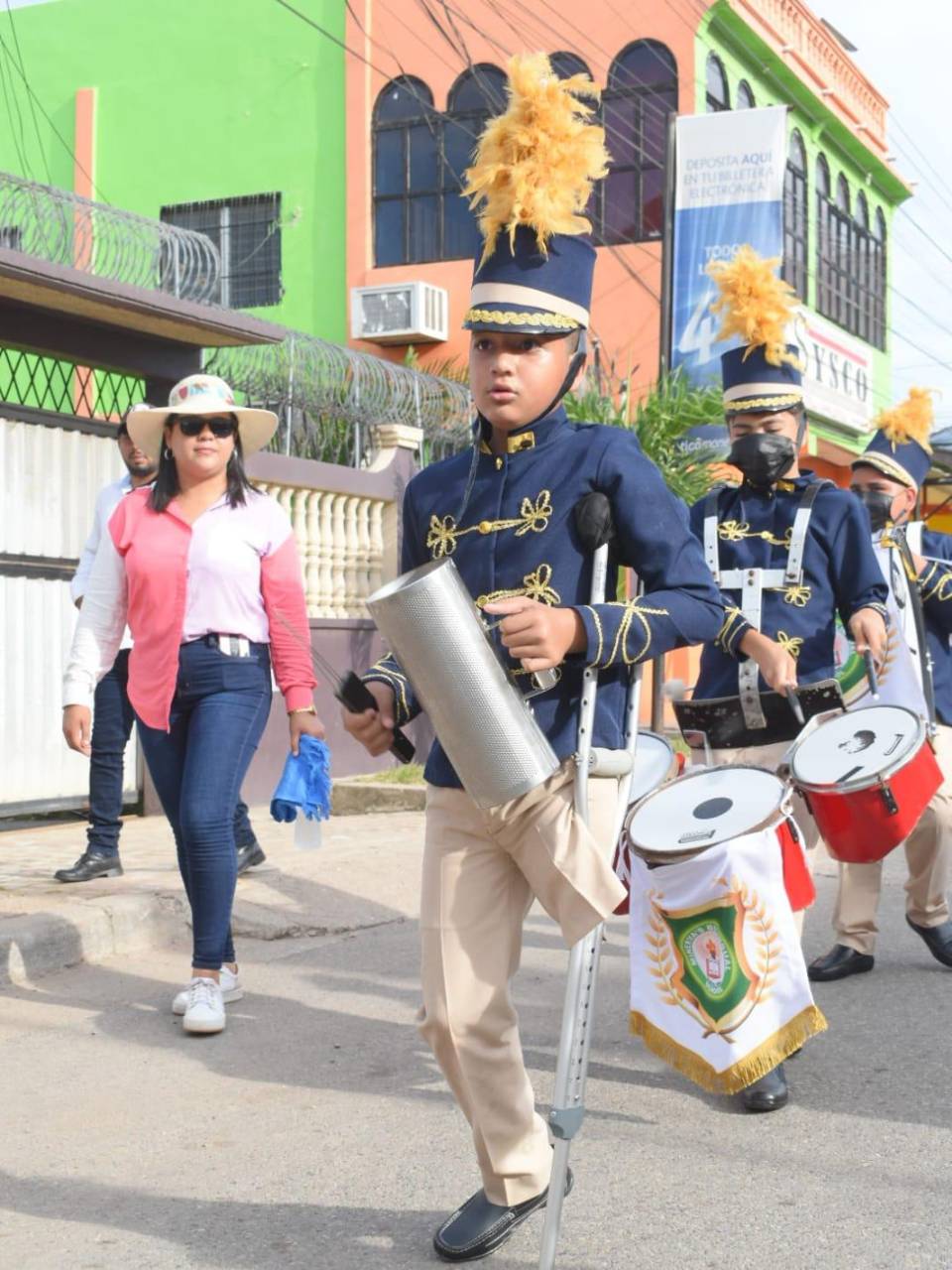 Las actuaciones de Sebastián en banda de guerra a nivel escolar han sido brillantes y su condición no le ha impedido desempeñarse con altura y disciplina.