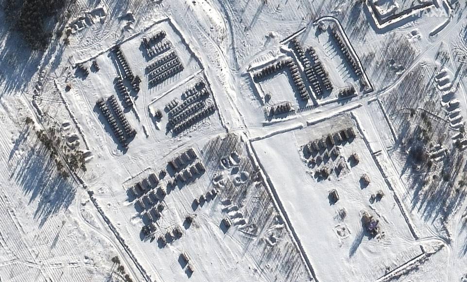Unidades de infantería de marina llegaron hoy con su armamento habitual y su equipamiento invernal a Minsk donde fueron recibidas “con pan y sal, y el sonido de una orquesta militar”, según informó el Ministerio de Defensa.