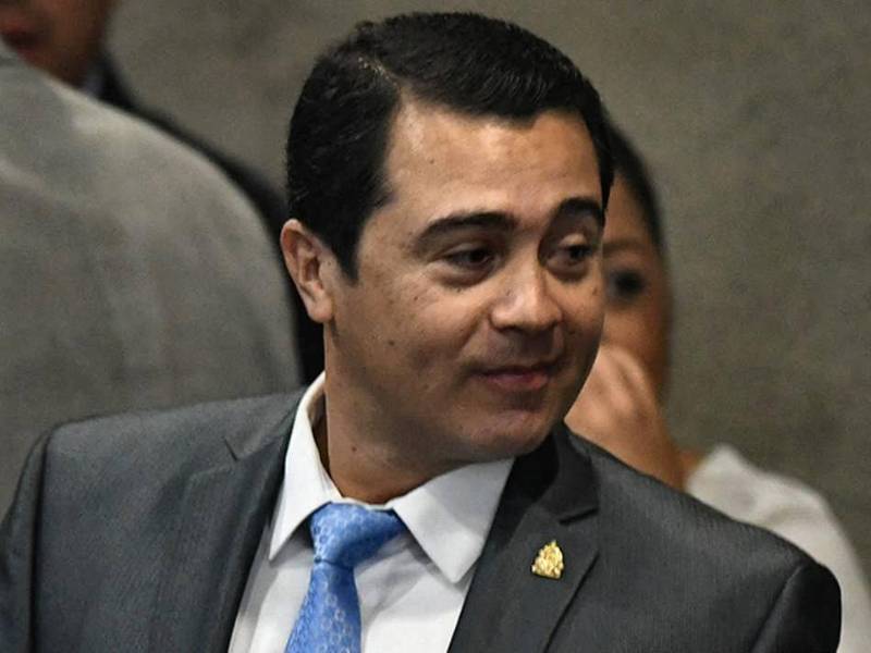 A pesar de que ya fue sentenciado a cadena perpetua y prácticamente no hay nada más que se pueda hacer por él, Juan Antonio Hernández, mejor conocido como “Tony”, continúa teniendo problemas con su actual abogado.