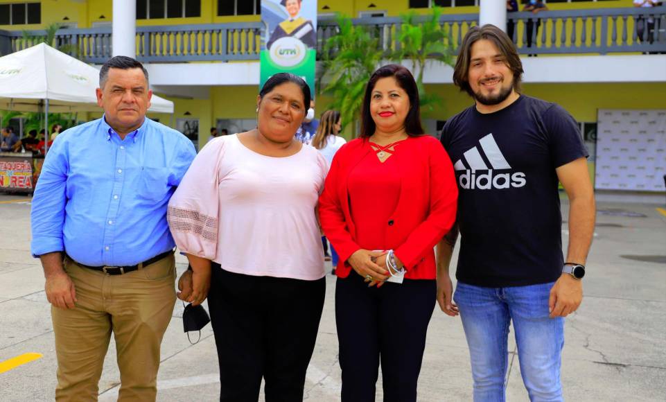 Norman Reyes, María de Bejarano, Carolina Zúniga y Marlon Fajardo