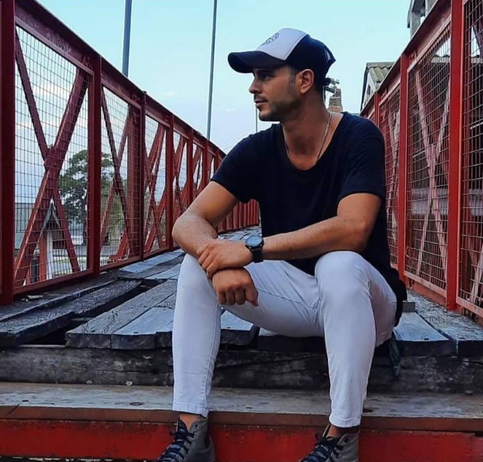 Longueira tuvo que salir al paso y se pronunció tras la noticia: “A mí me contratan para ir a buscarla a Ezeiza y después de ahí fueron programando las fechas de los lugares a los que tenían que ir”, comenzó explicando.