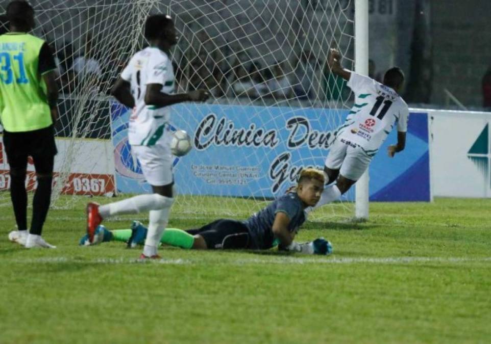 Wilson Urbina: En el Marathón por medio de Héctor Vargas han confirmado el interés en fichar al joven portero hondureño para que le haga competencia a Denovan Torres. En la campaña anterior jugó en el Olancho FC de la Liga de Ascenso.