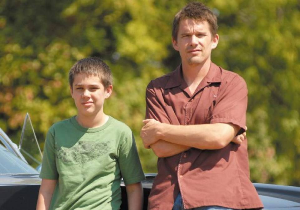 Historia dramática que recorre 12 años (2002-2013) de la vida de Mason (Ellar Coltrane) de los seis a los dieciocho. Durante este periodo, se producen todo tipo de cambios, mudanzas y controversias, relaciones que se tambalean, bodas, diferentes colegios, primeros amores, desilusiones y momentos maravillosos. Un viaje íntimo y basado en la euforia de la niñez, los sísmicos cambios de una familia moderna y el paso del tiempo.