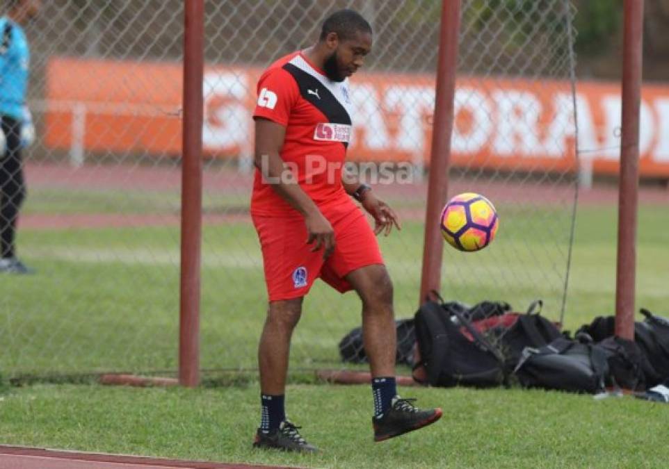 Palacios llegó de esta manera el 23 de enero a su primer entreno con el Olimpia. Eera evidente su sobrepeso luego de estar alejado por un buen tiempo de las canchas.