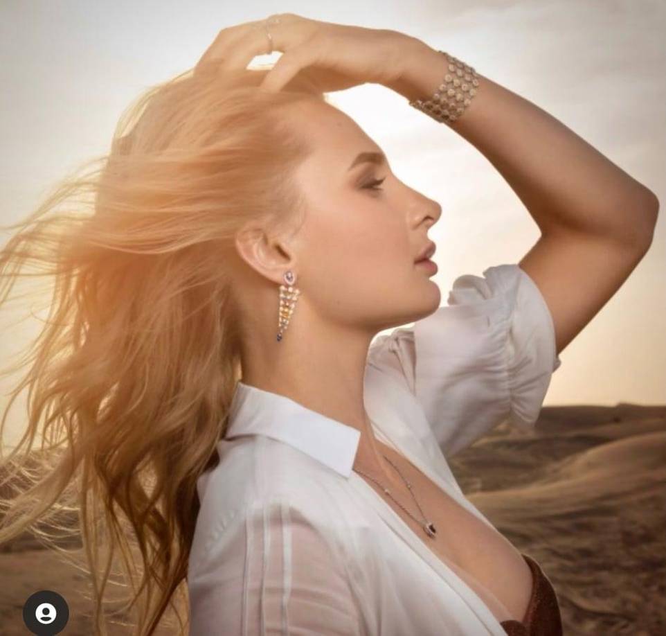  Dayana Yastremska junto a su hermana tuvieron que huir de Ucrania tras la invasión de Rusia: “El pasado miércoles estábamos en casa en Odessa (sur de Ucrania). Pasamos tiempo con nuestra familia antes de hacer este largo viaje hasta Lyon. La tarde fue agradable pero al día siguiente por la mañana fuimos despertadas por las bombas”, comentó la chica. 