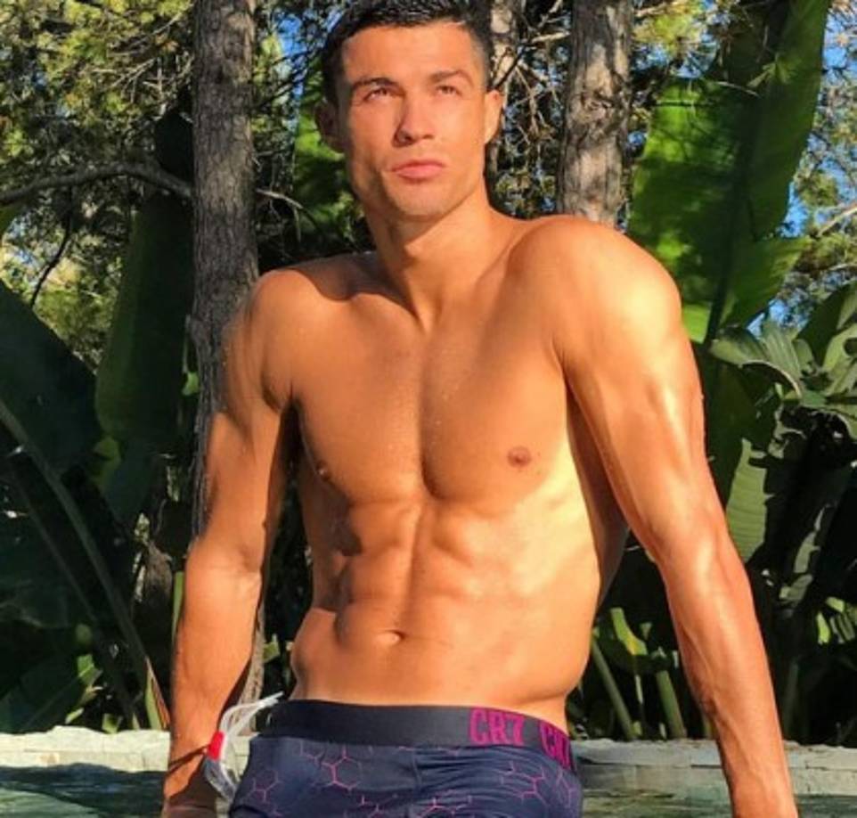 Cristiano Ronaldo se citó con la modelo rusa aprovechando que estaba la Copa Confederaciones en donde llegó hasta semifinales con Portugal.