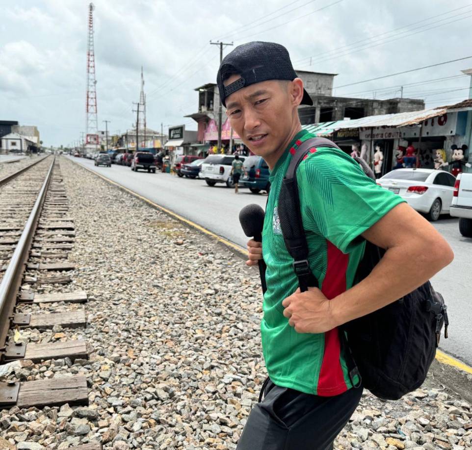 Desde que inició la extrema carrera maratónica, Shin Fujiyama, a atrevesado múltiples obstáculos para recaudar fondos de reconstruir 10 escuelas en Honduras.