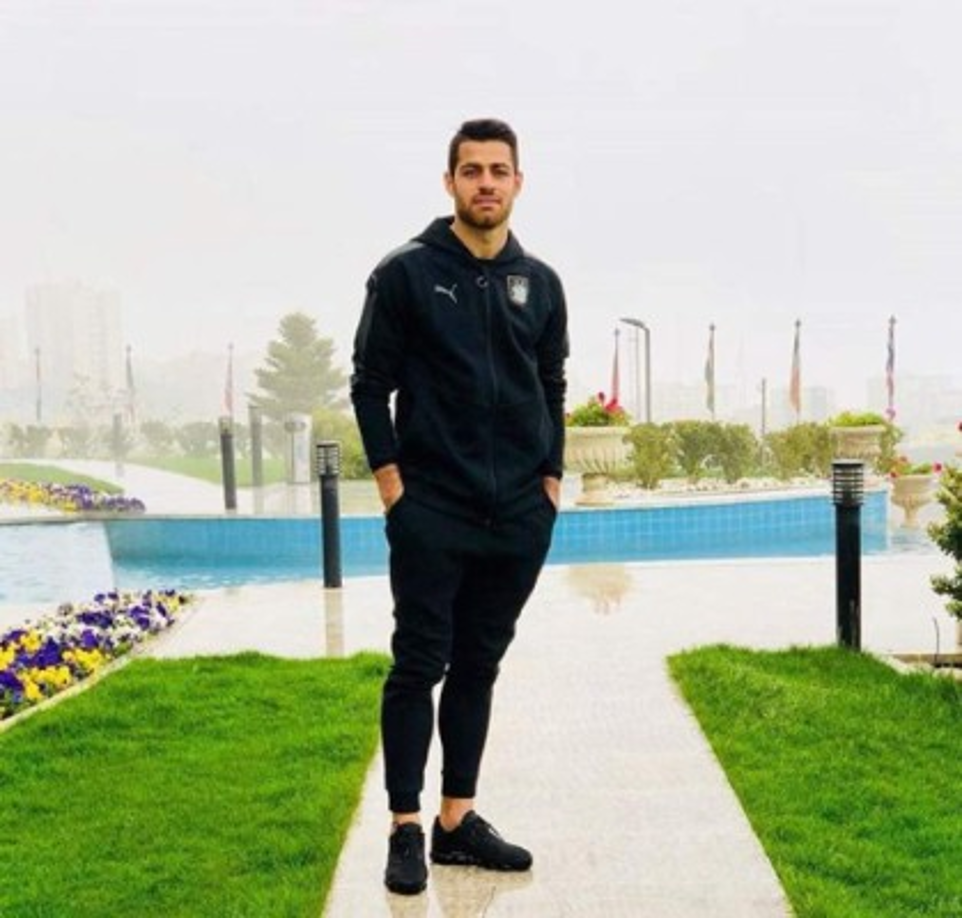 Morteza Pouraliganji <br/><br/>Morteza Pouraliganji, nació el 19 de abril de 19921​) es un futbolista profesional iraní que juega para el Al-Sadd Sports Club en la Liga de fútbol de Catar. Pouraliganji representó a Irán en la Copa Asiática 2015.