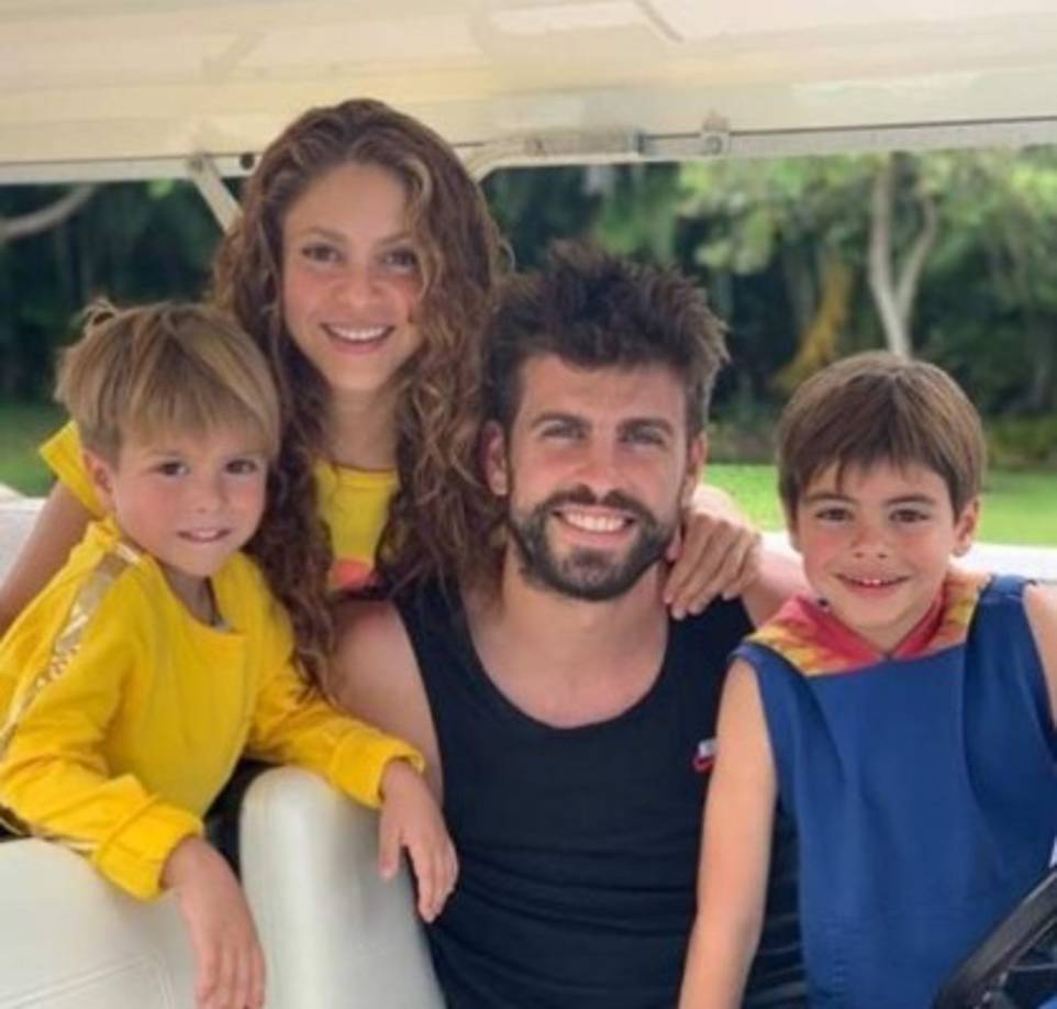 Gerard Piqué ha pasado estos días de vaciones con su pareja Shakira y sus hijos.